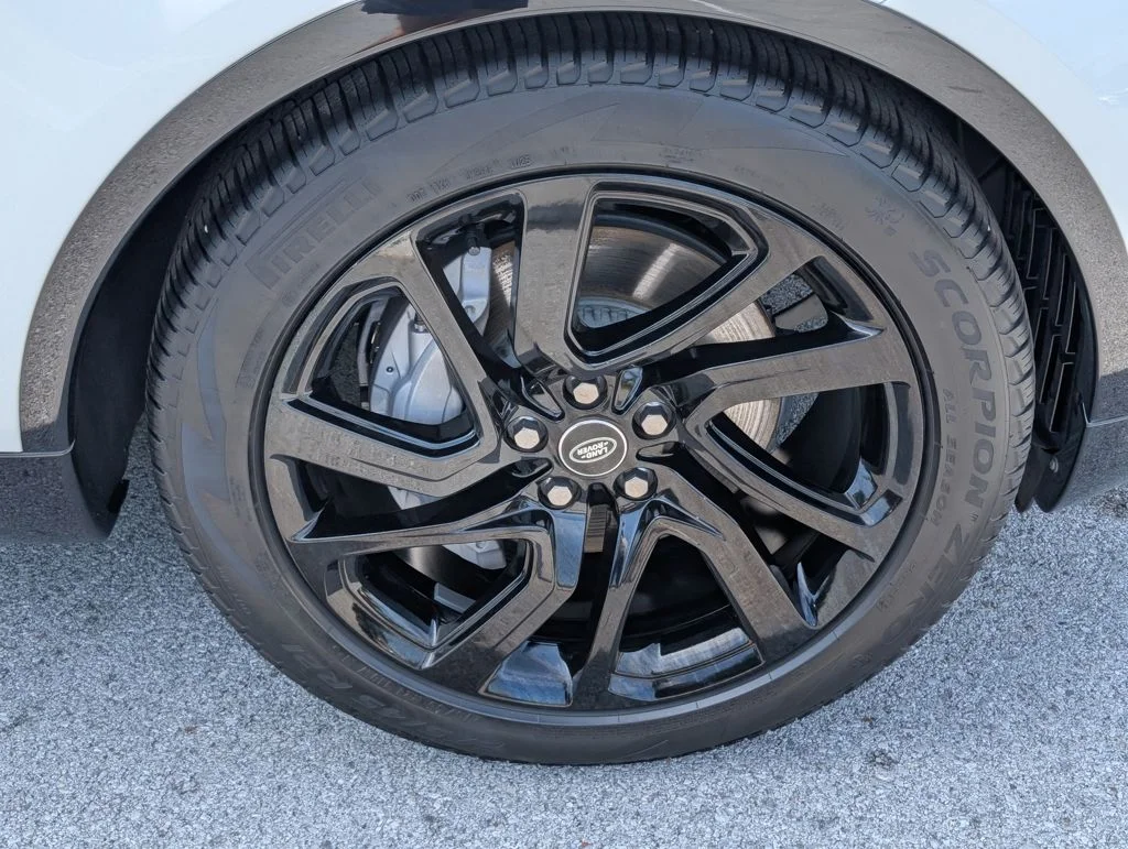 Certified Used 2025 White Land Rover Dynamic SE image 33