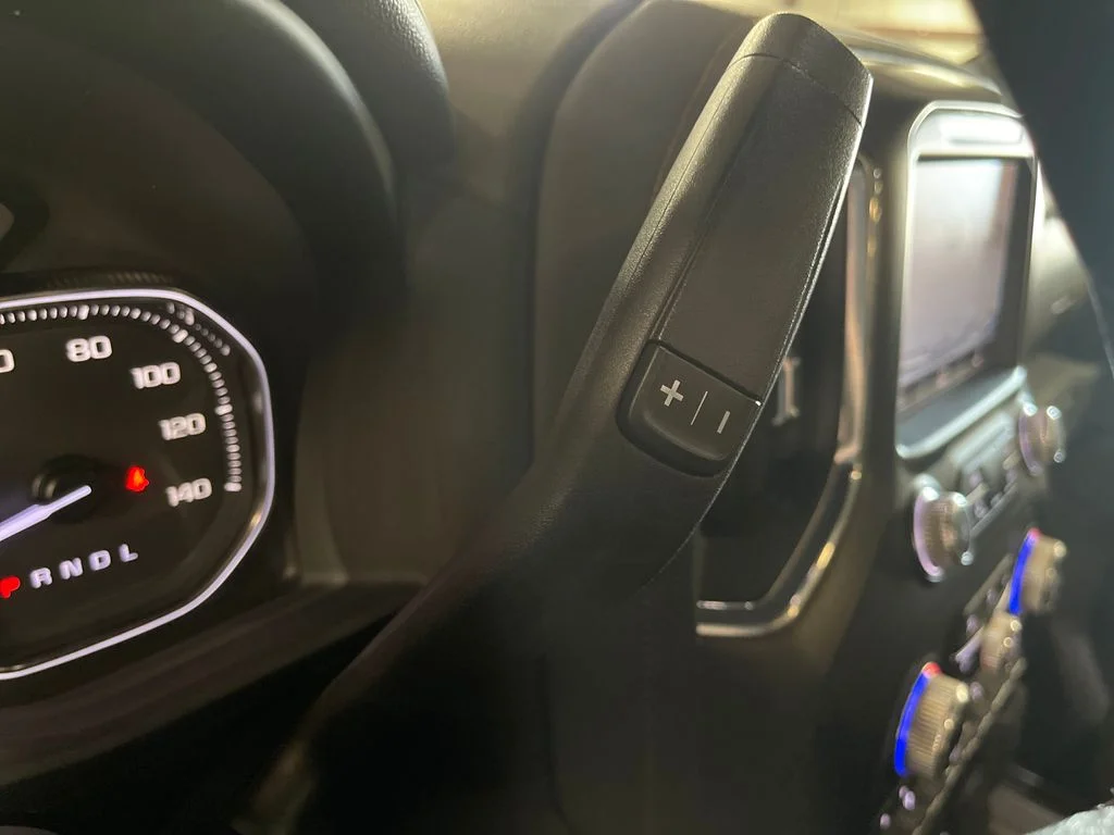 Used 2022 White GMC AT4 image 25
