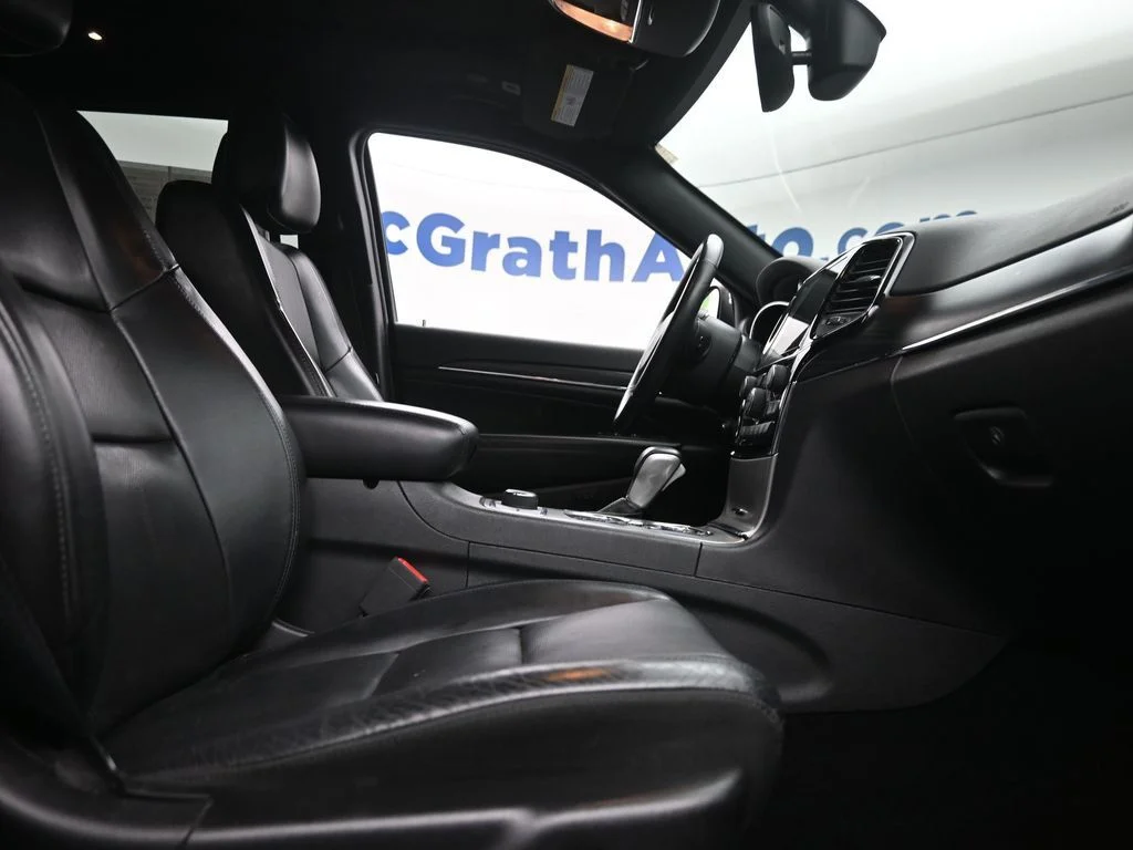Used 2019 Gray Jeep Limited image 9