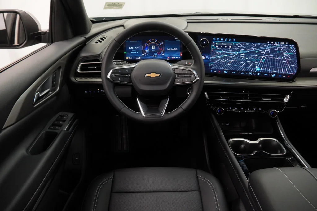 New 2027 Sterling Gray Metallic Chevrolet LT image 14