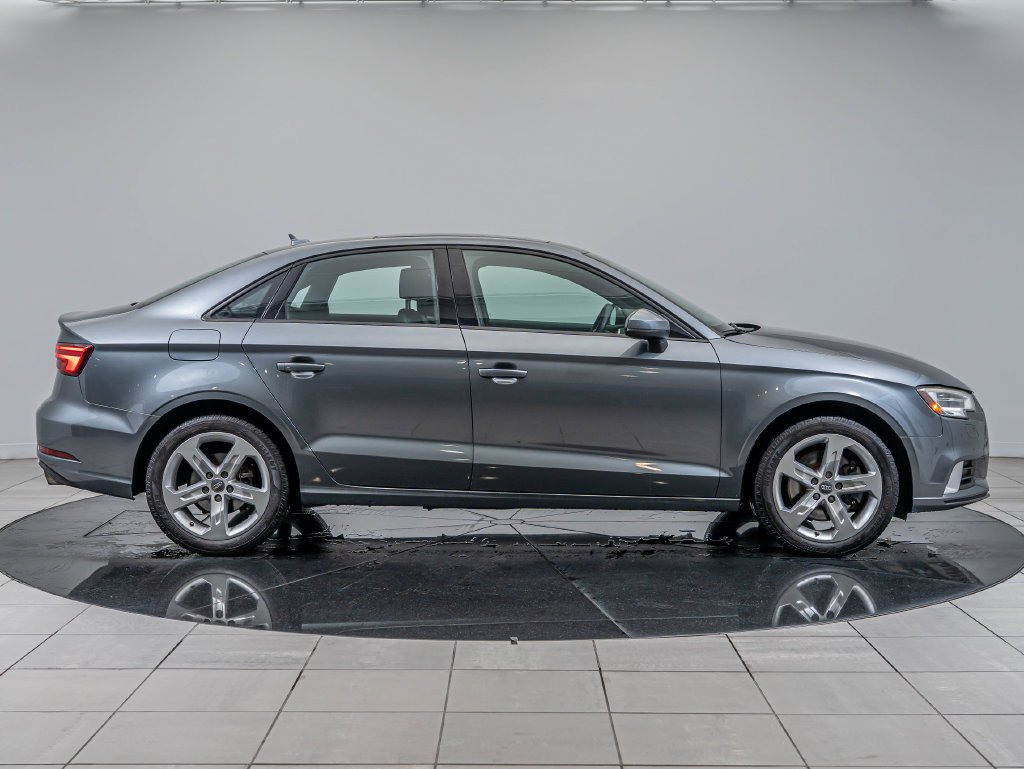 Used 2018 Monsoon Gray Metallic Audi 2.0T Premium image 11