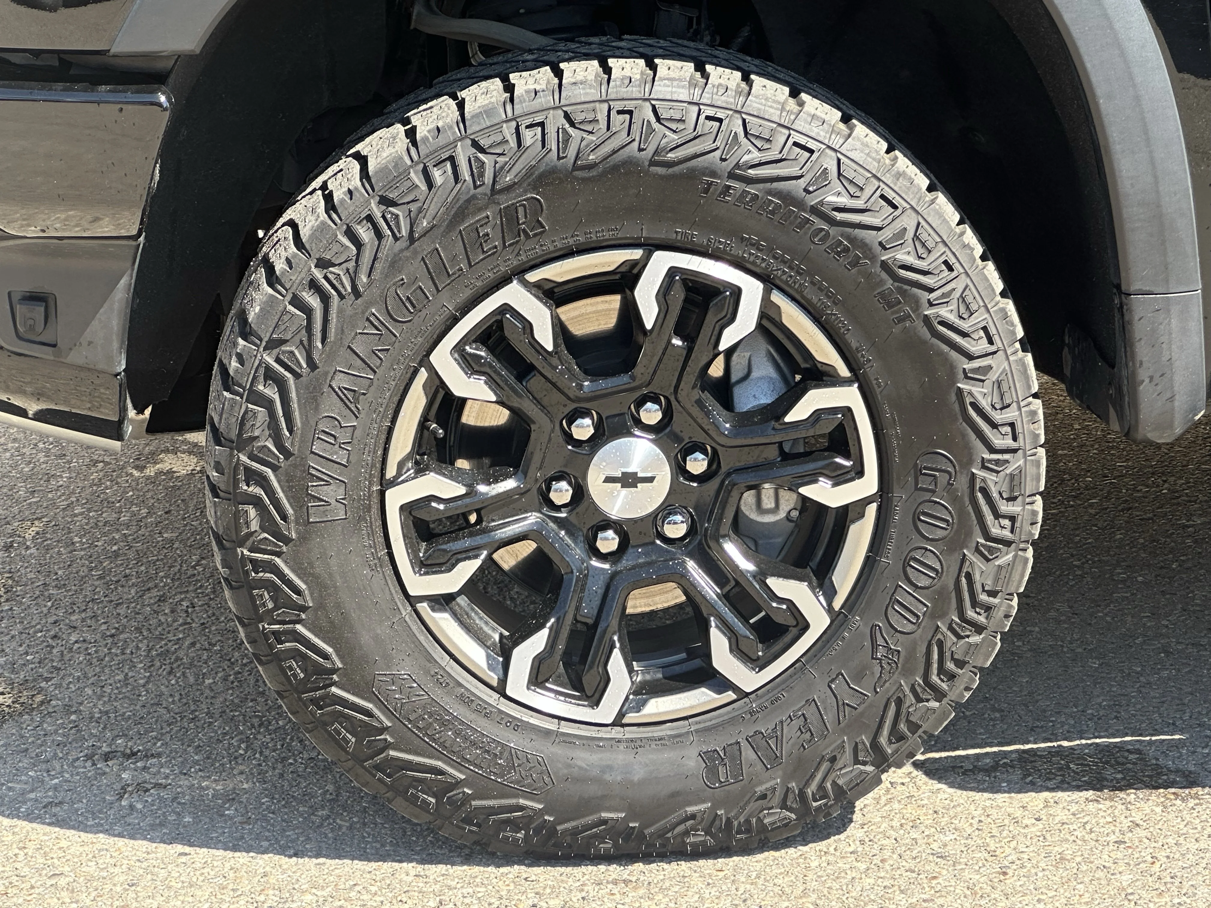 Certified Used 2025  Chevrolet ZR2 image 6