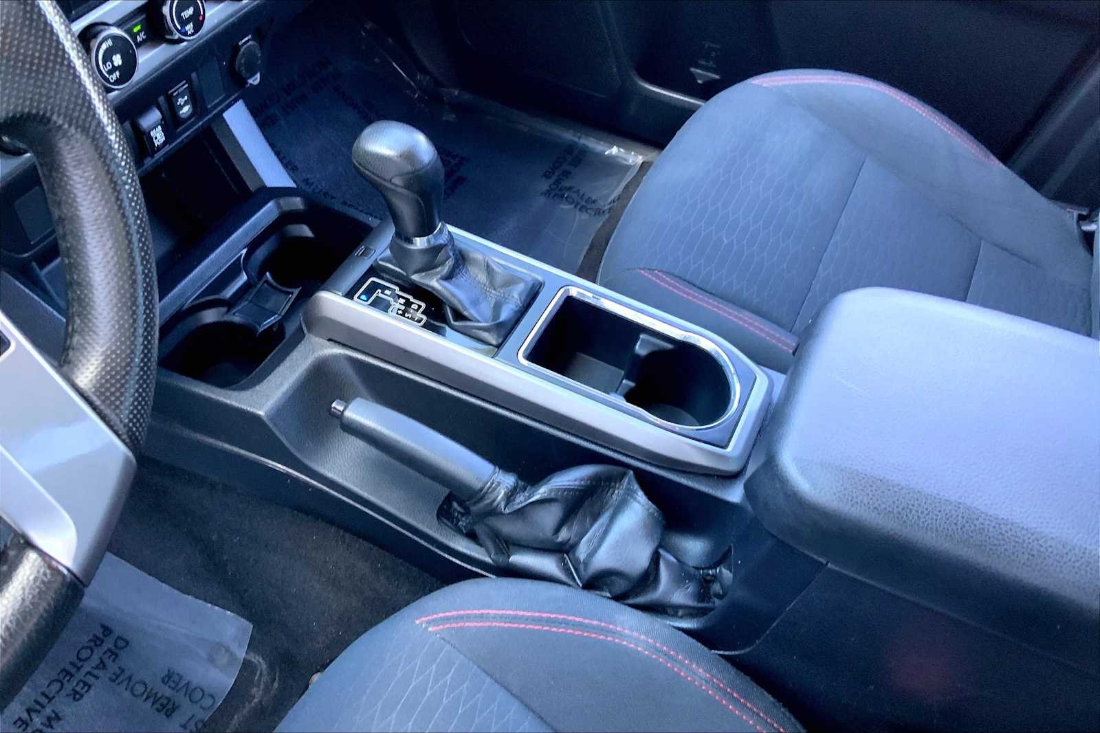 Used 2019 Midnight Black Metallic Toyota SR5 image 16