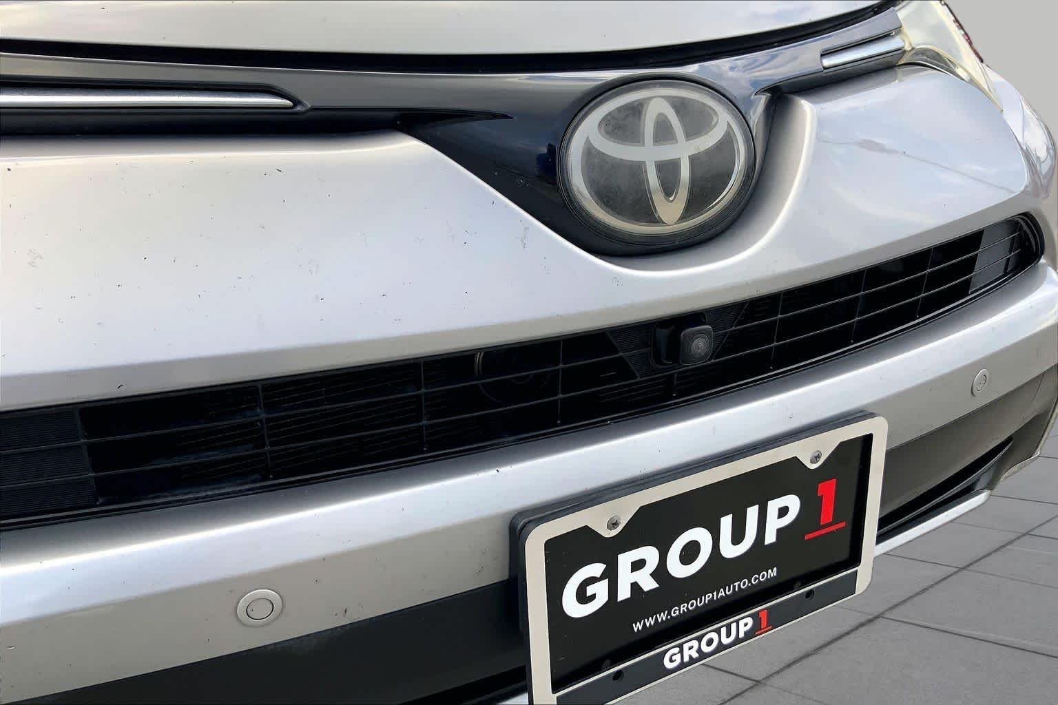 Used 2018 Silver Sky Metallic Toyota Limited image 29