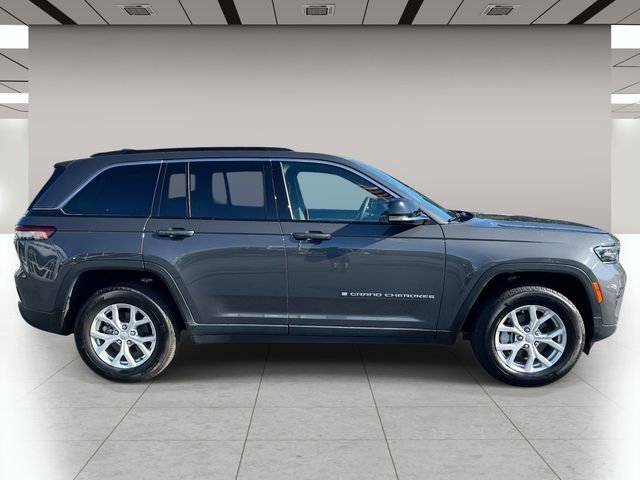 Used 2025 Gray Jeep Limited image 2