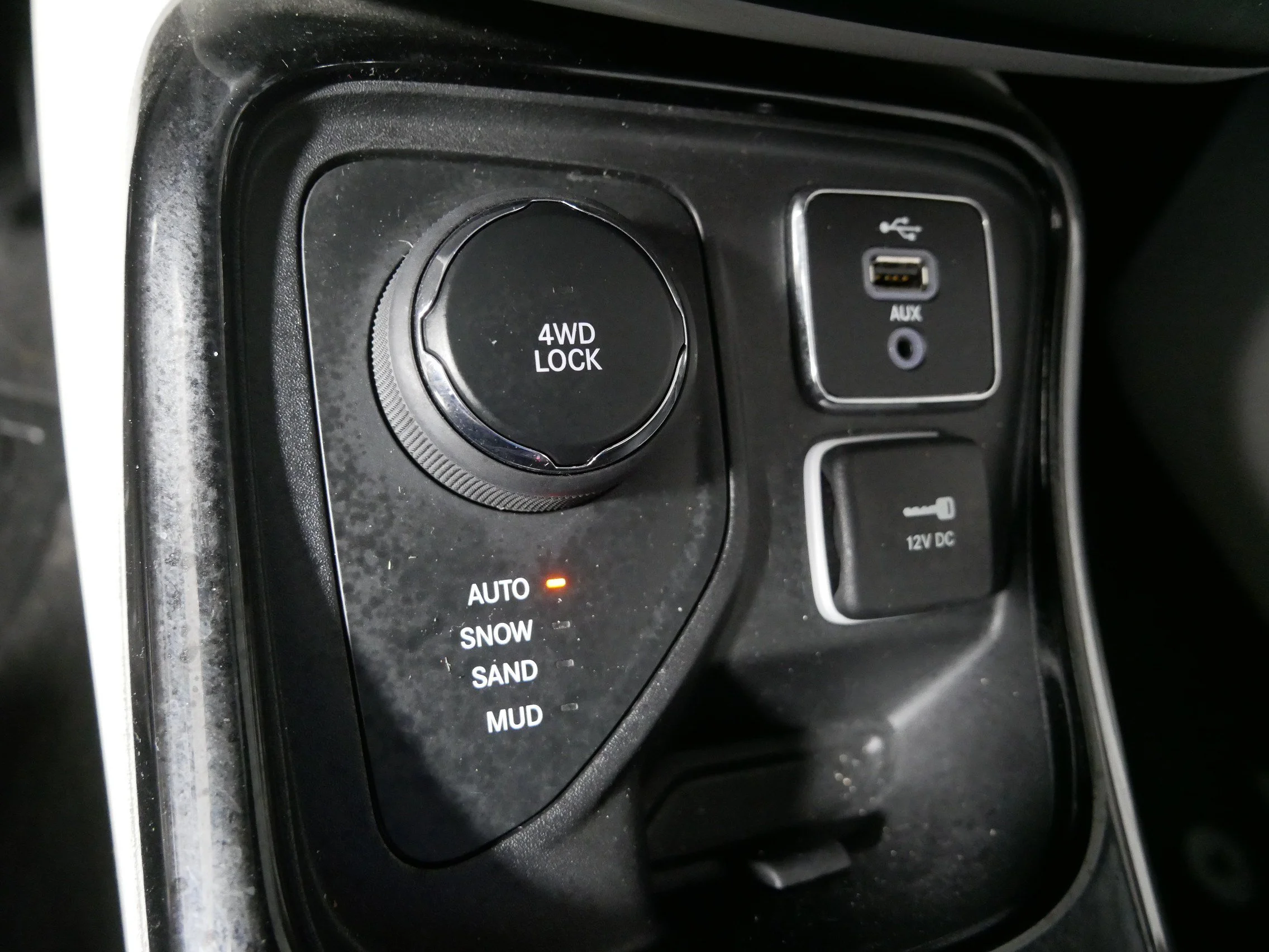 Used 2017 White Clearcoat Jeep Limited image 29