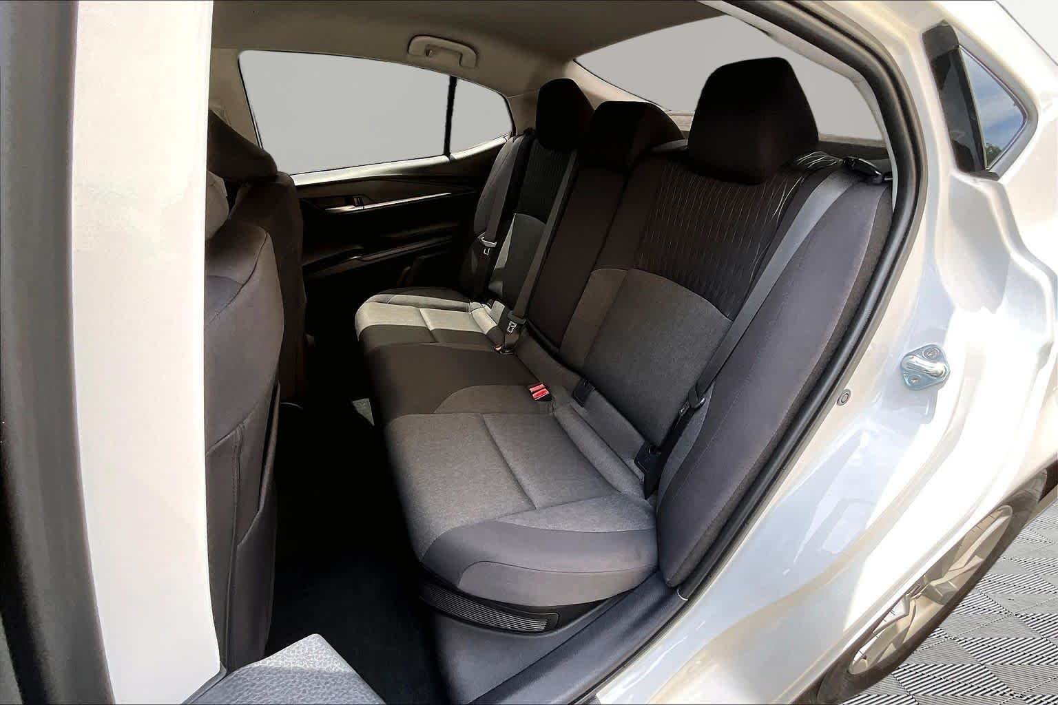 Used 2025 Ice Cap Toyota LE image 21