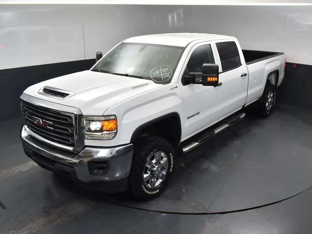 Used 2019 White GMC Base image 8