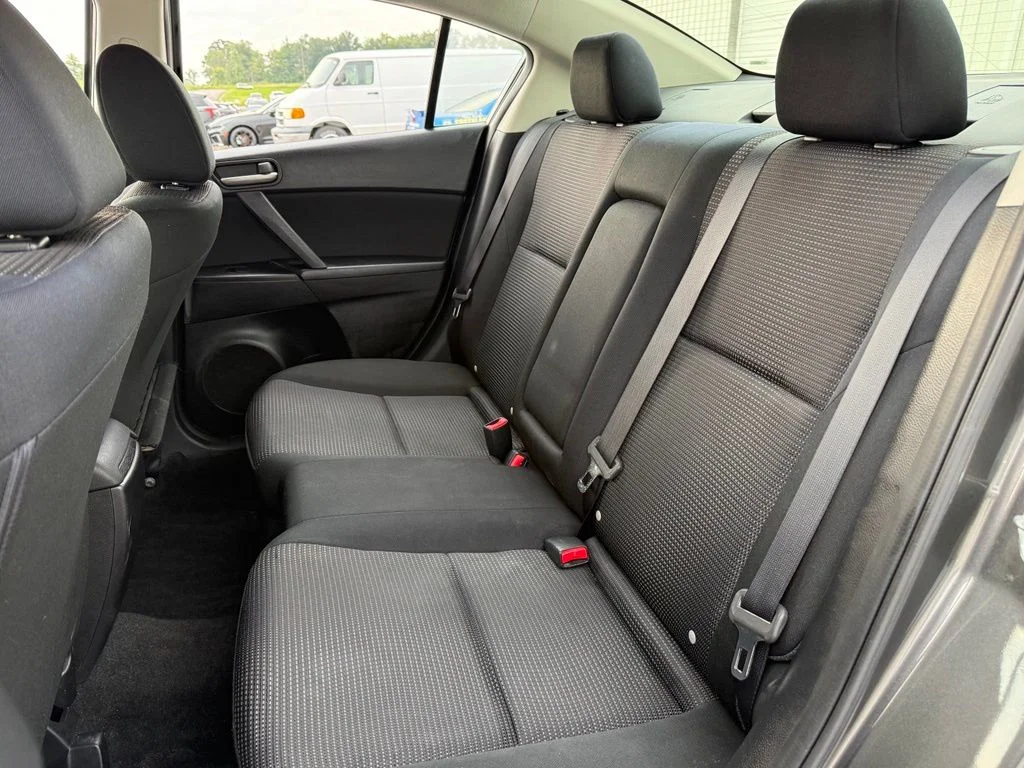 Used 2013  Mazda i Touring image 24