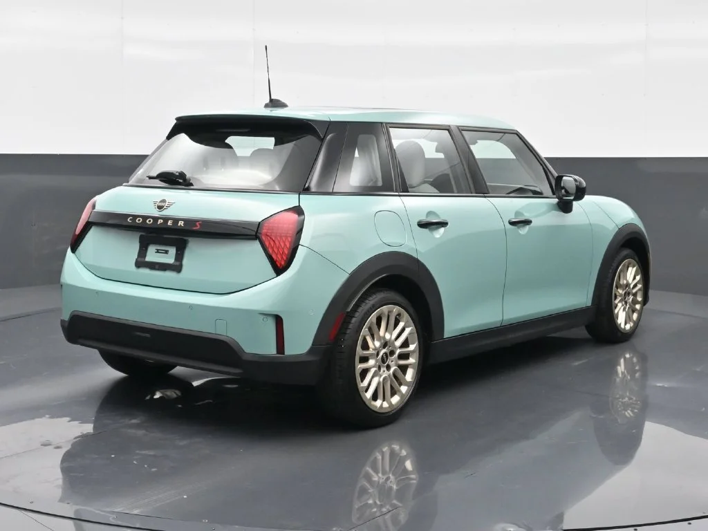 Certified Used 2025 Green MINI Signature Plus image 14