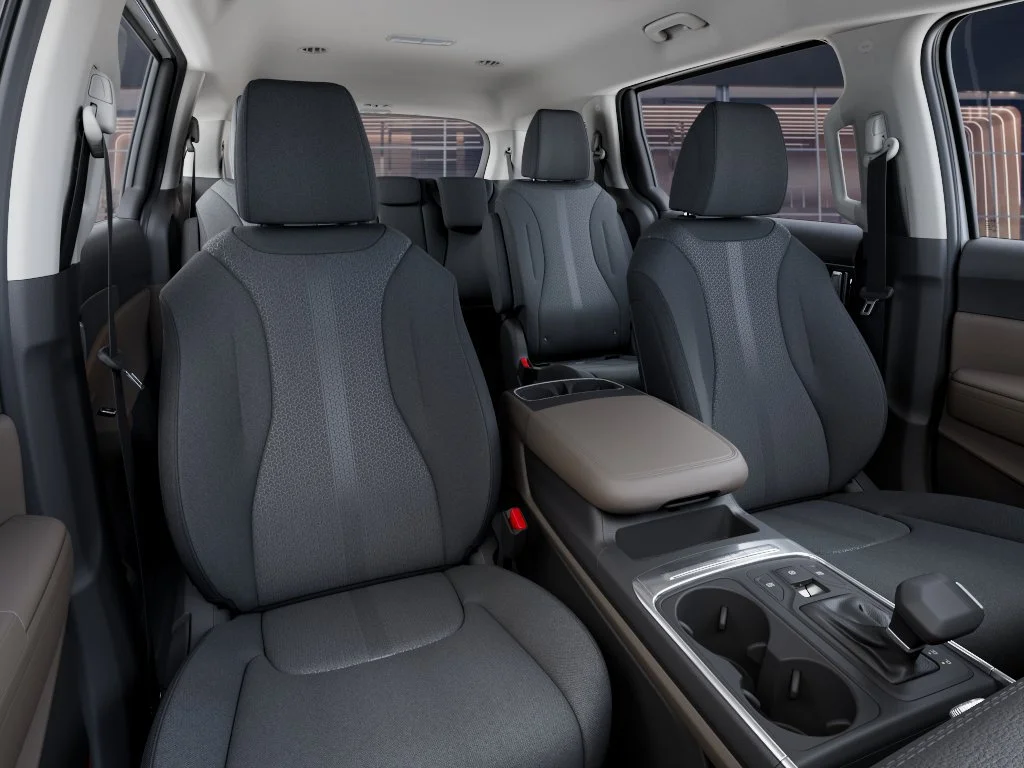 New 2026 Snow White Pearl Kia LX image 15