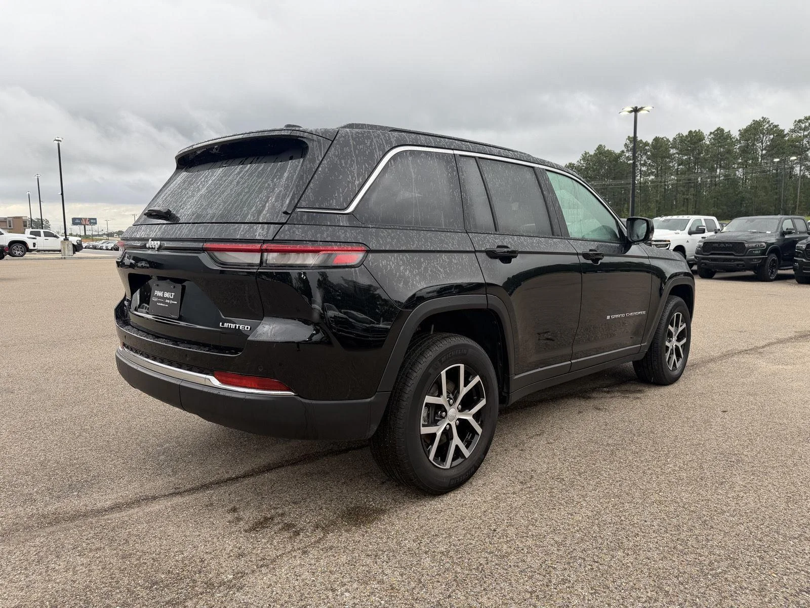 Used 2024 Diamond Black Crystal Pearlcoat Jeep Limited image 6