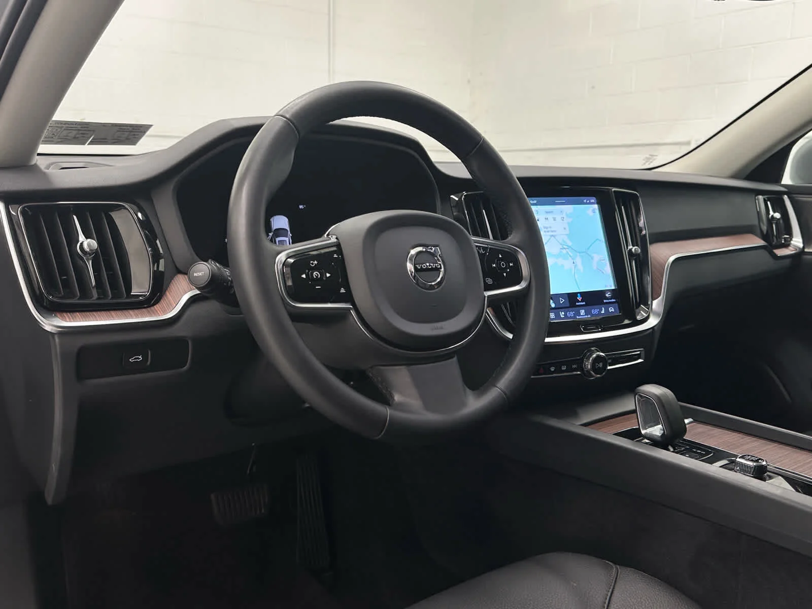 Used 2024 Vapour Grey Metallic Volvo Plus image 10
