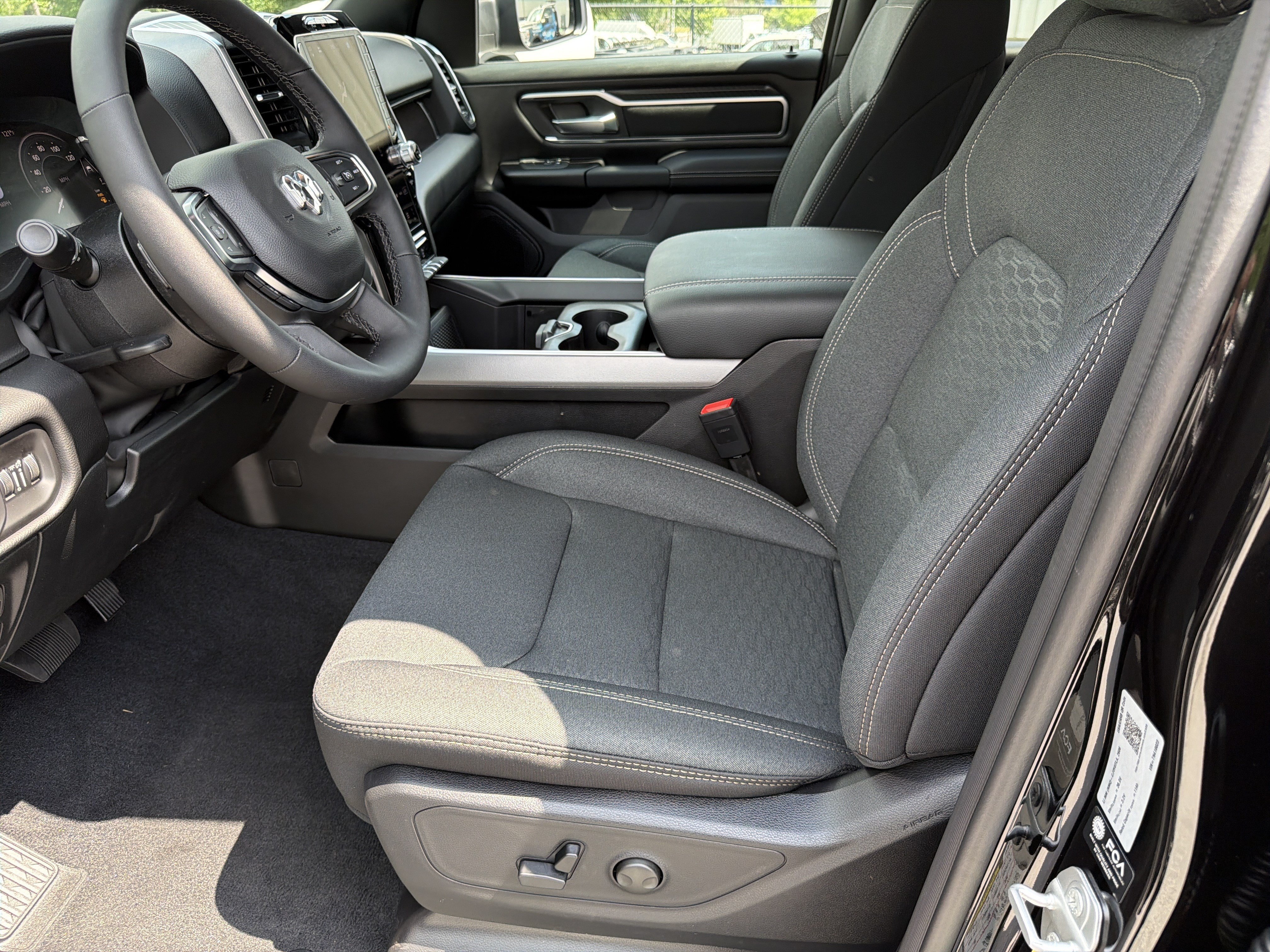 New 2026 Diamond Black Crystal Pearl-Coat Exterior Paint RAM Big Horn/Lone Star image 11