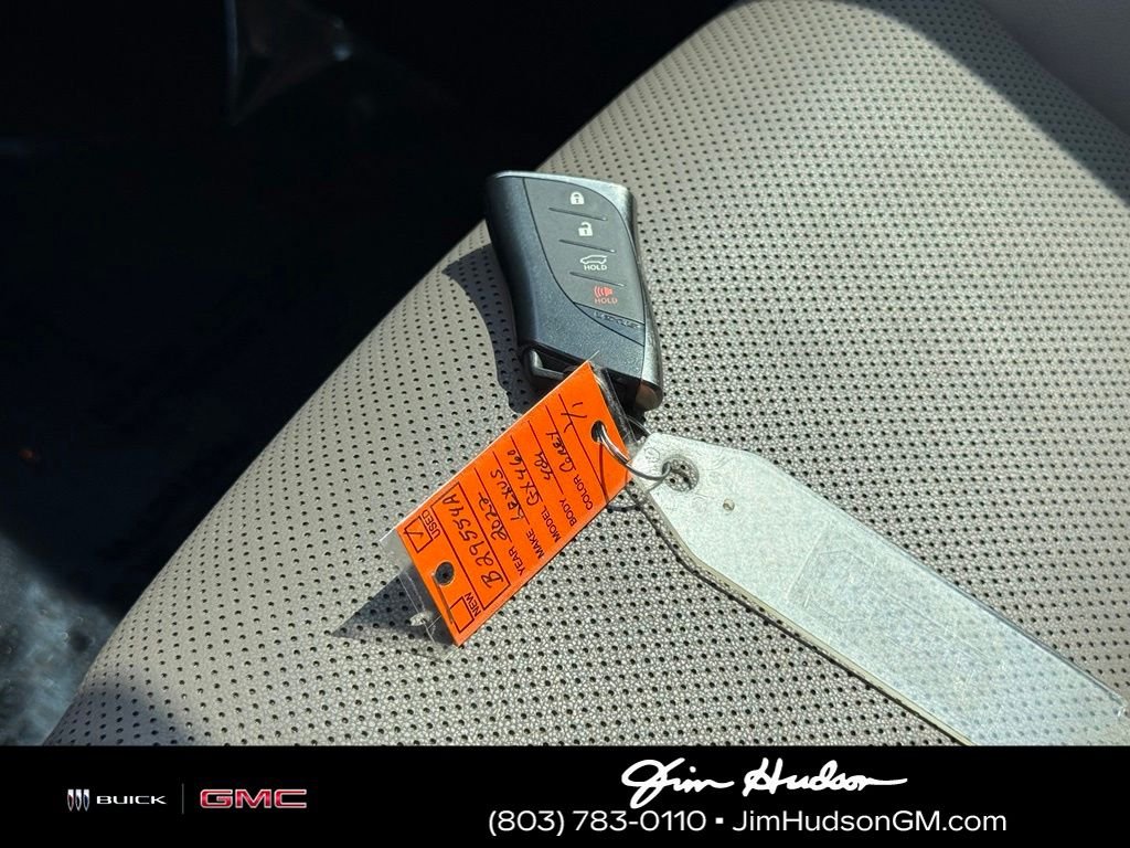 Used 2022 Silver Lexus 460 image 39