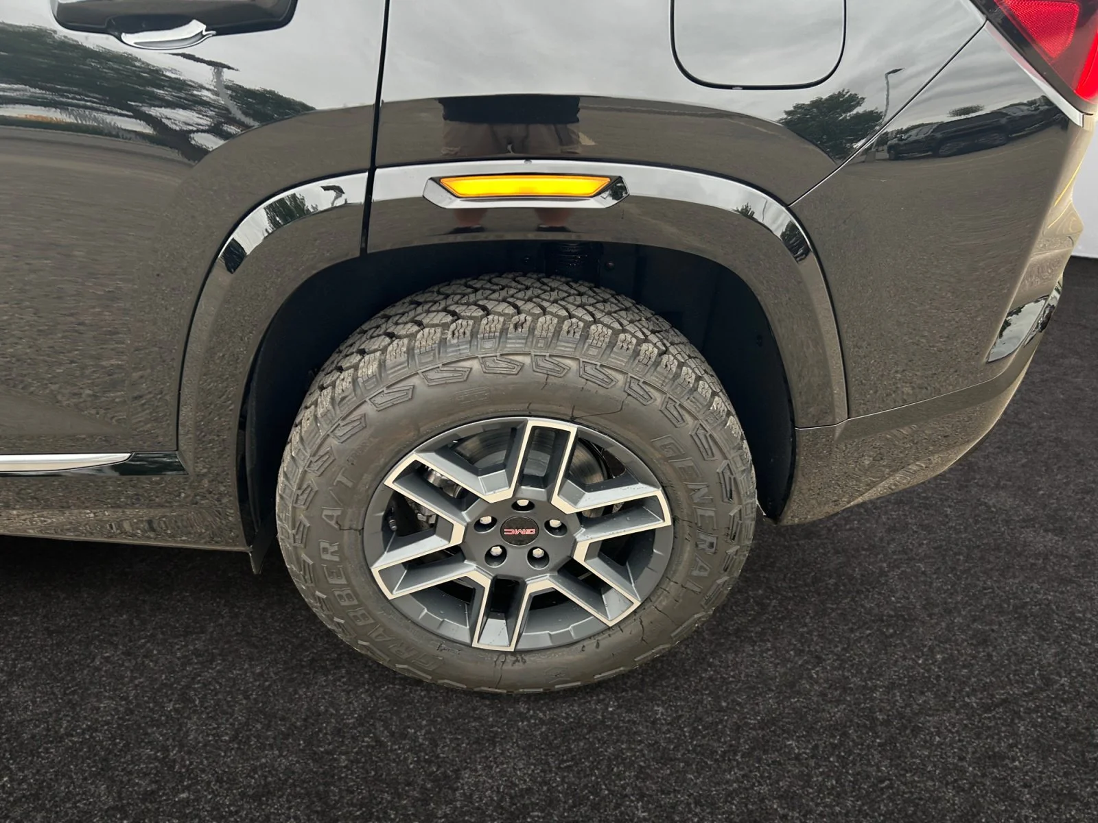 New 2027 Ebony Twilight Metallic GMC AWD AT4 image 9