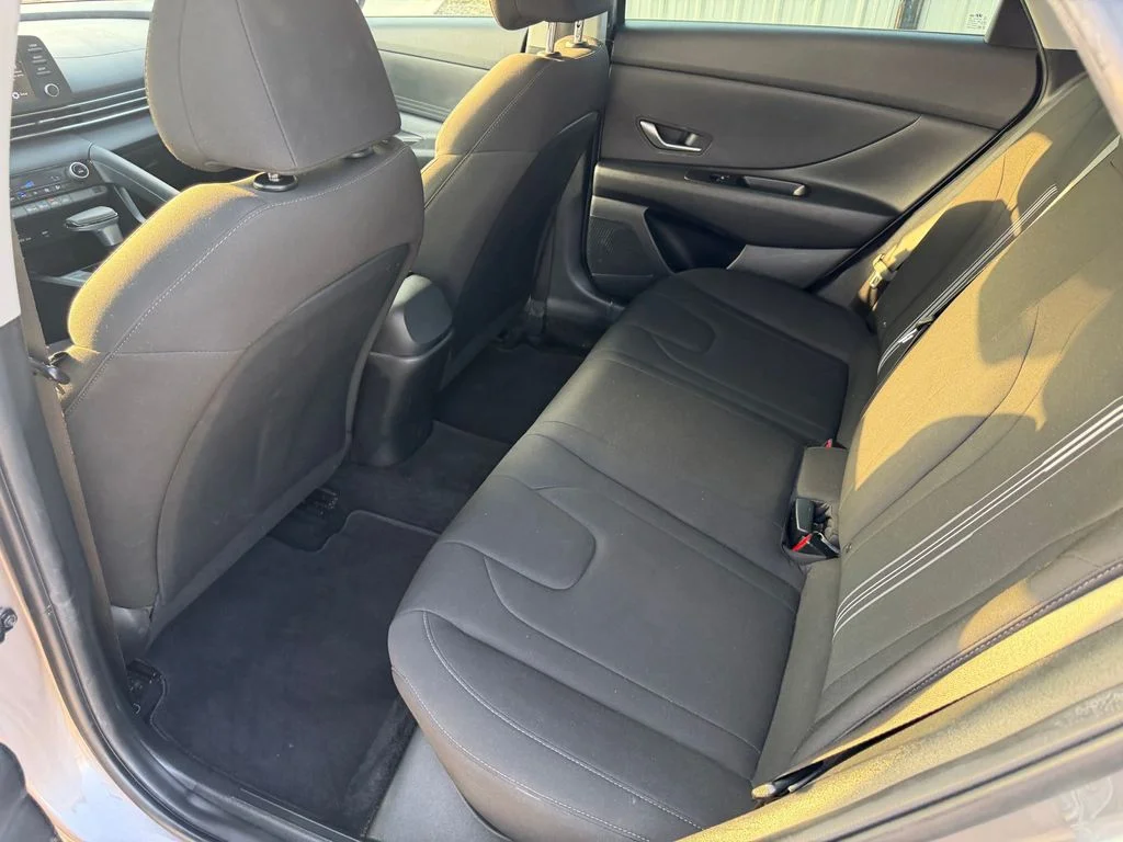 Used 2023 Silver Hyundai SEL image 10