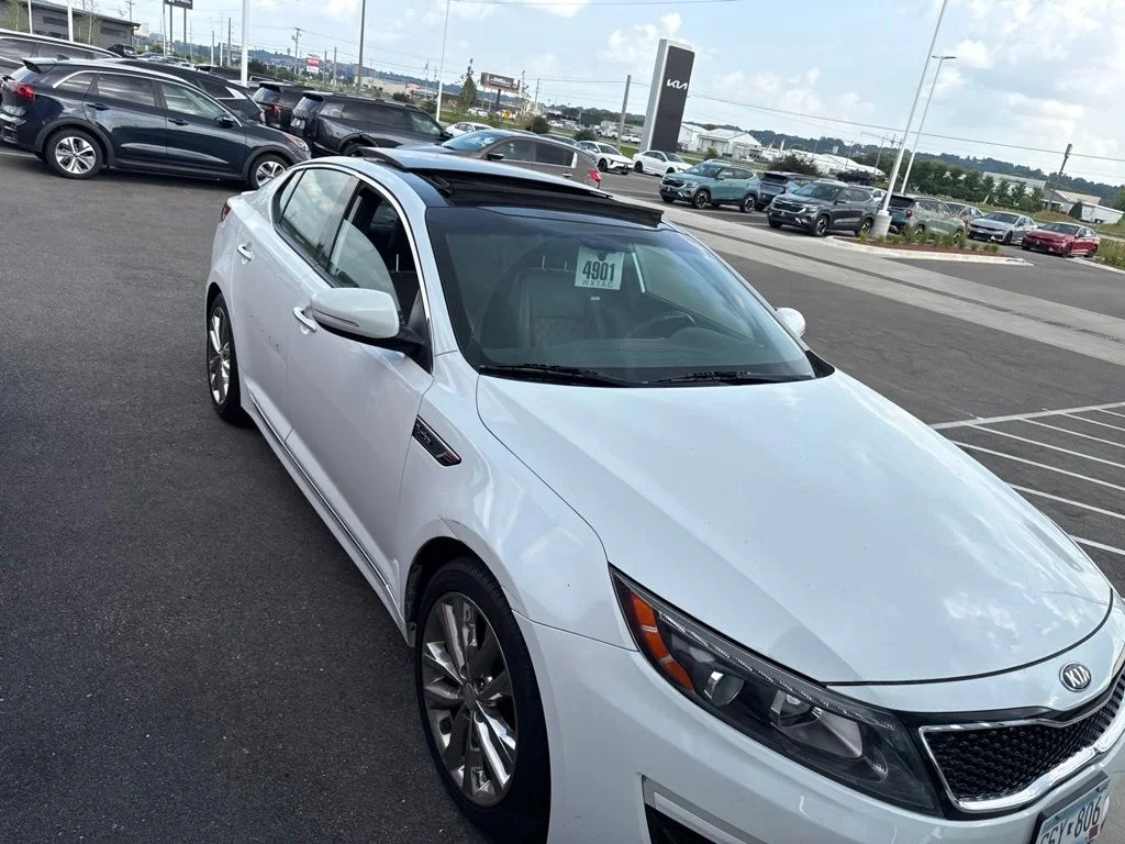 Used 2015 White Kia SXL image 2