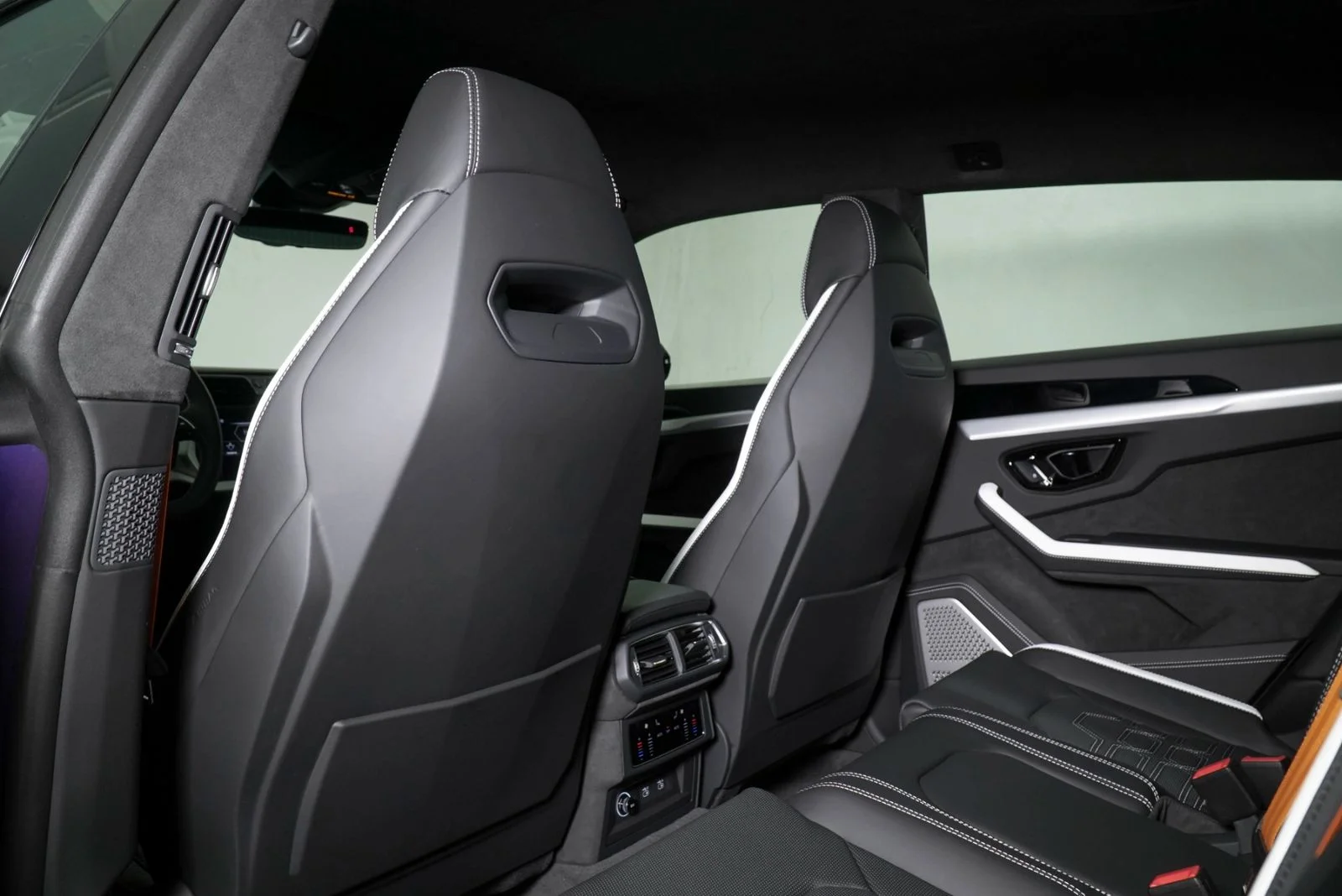 Used 2025  Lamborghini  image 24
