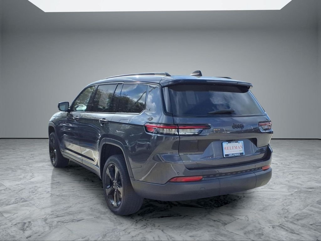 Used 2023 Gray Jeep Altitude image 5