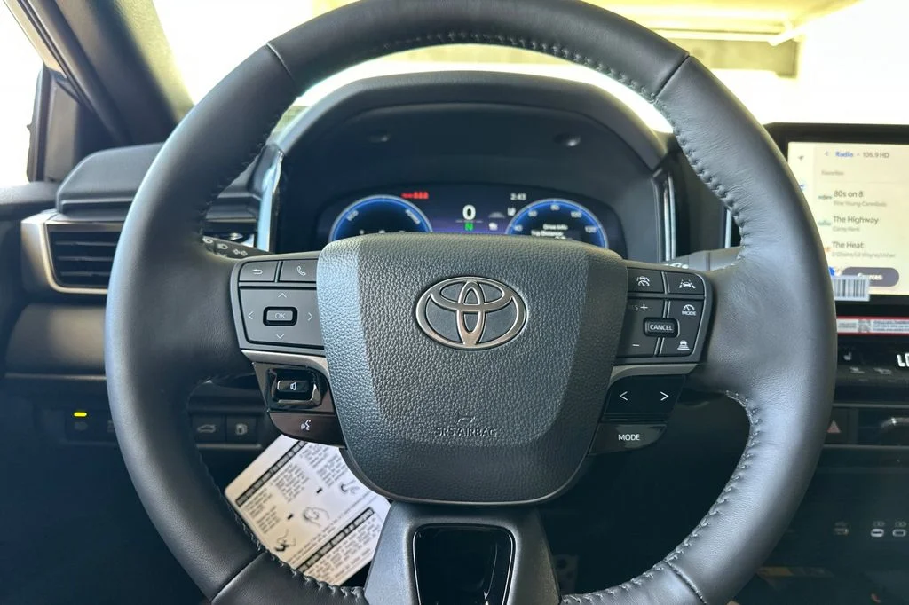 New 2026 Ocean Gem with Midnight Black Metallic roof <sup>1</sup> Toyota  XSE image 22