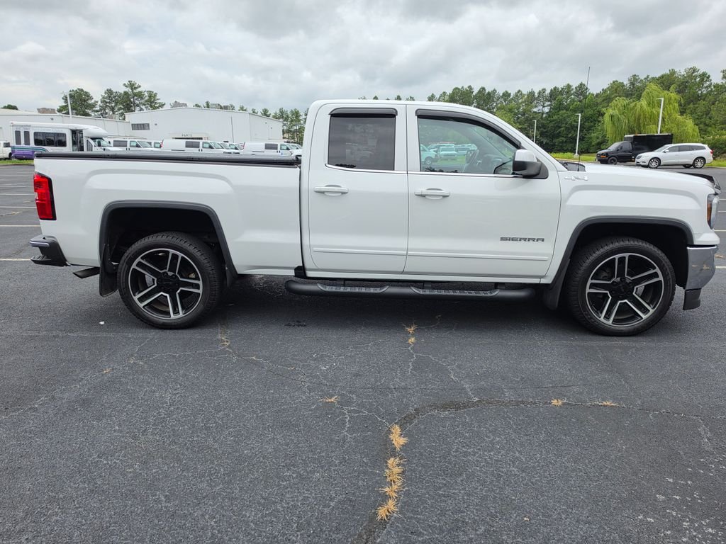 Used 2018 White GMC SLE image 9