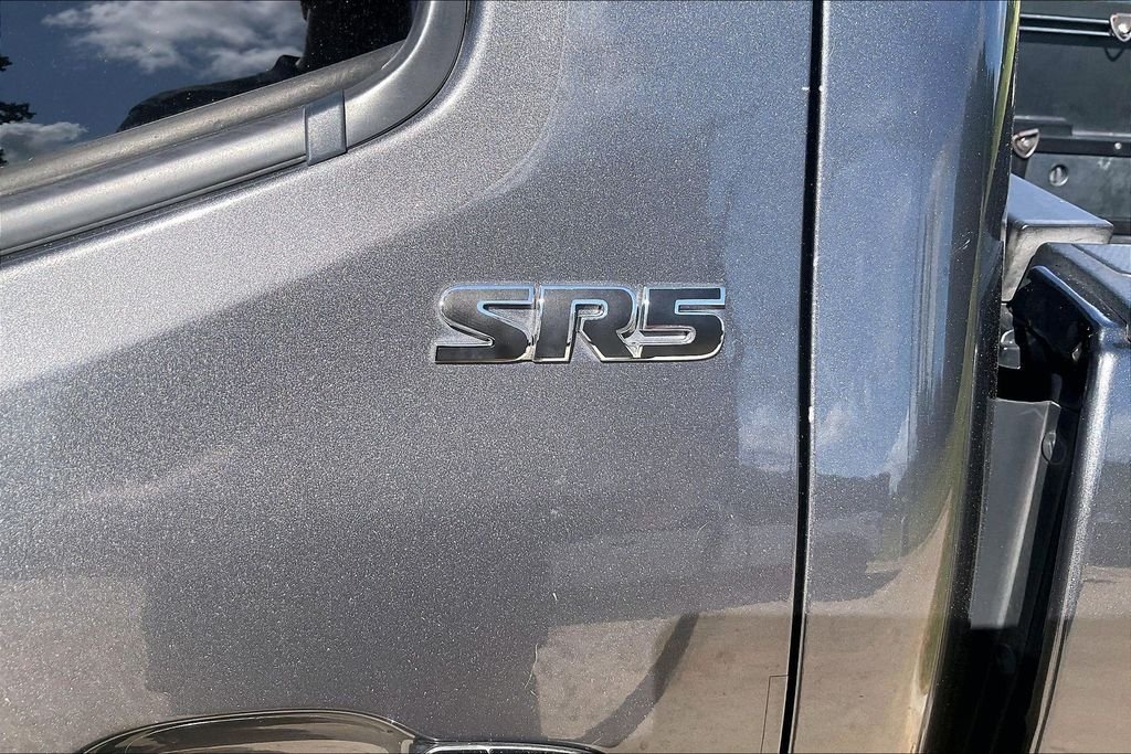 Used 2018 Gray Toyota SR5 image 13