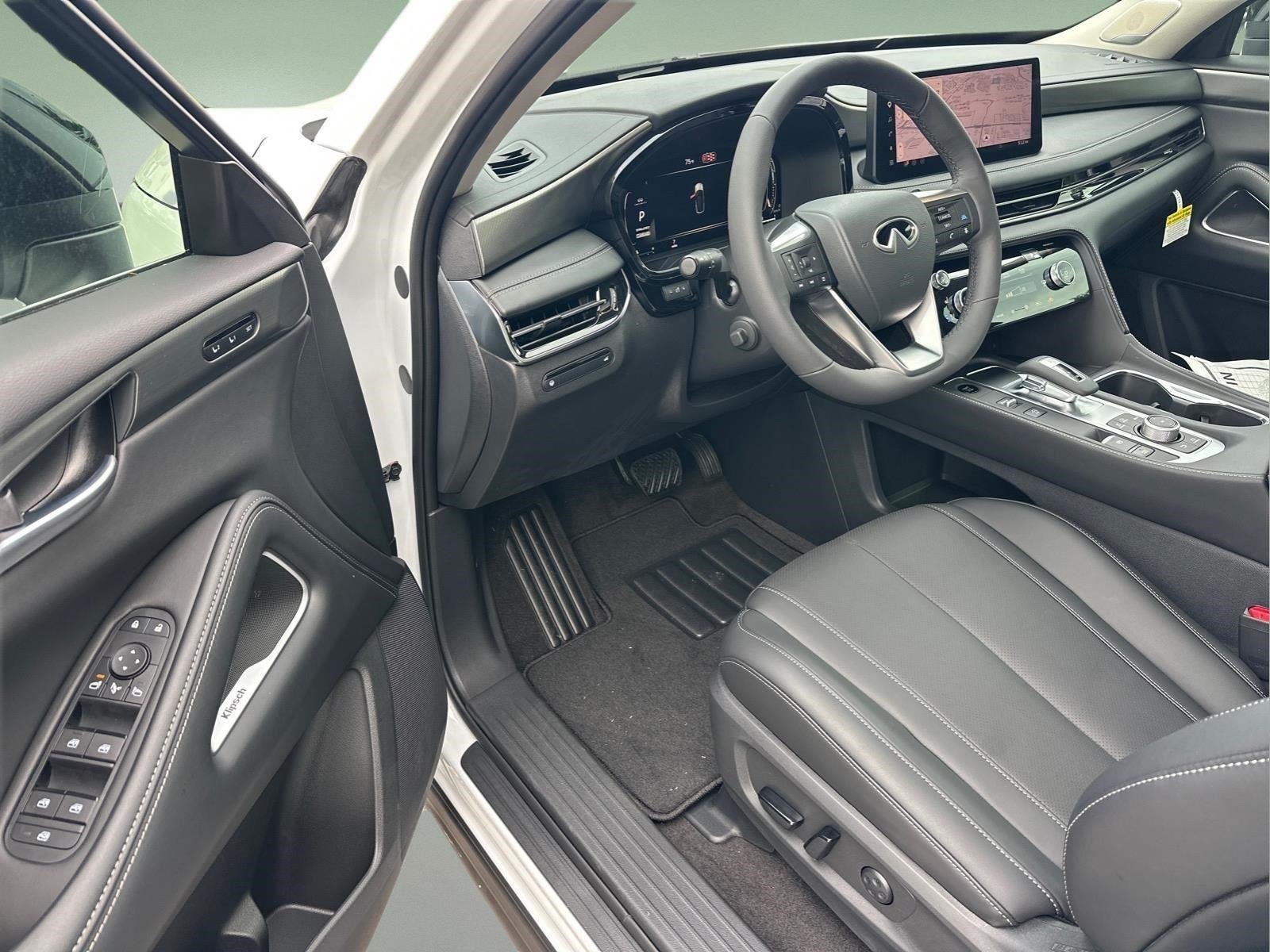 New 2027 RADIANT WHITE INFINITI Luxe FWD image 12
