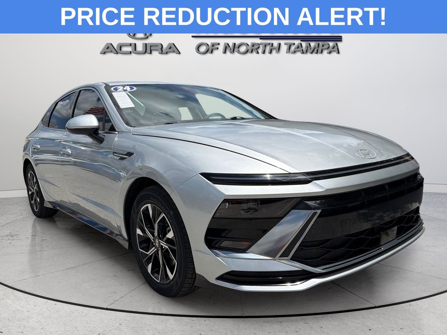 Used 2024 Silver Hyundai SEL image 1