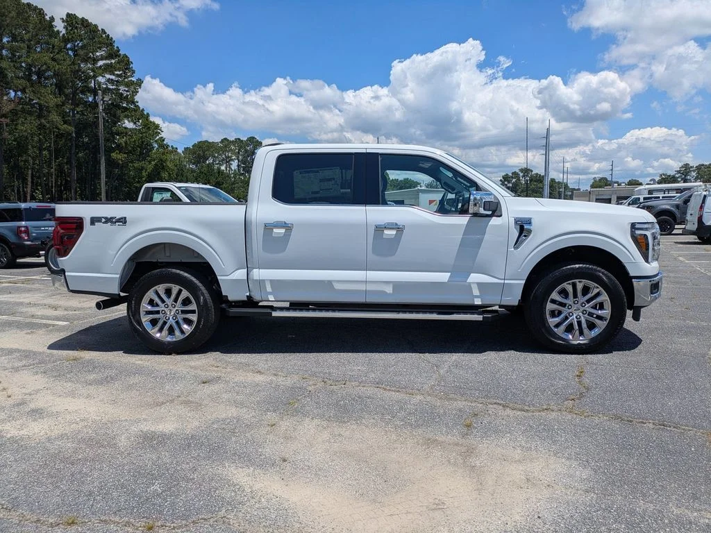 New 2026 Oxford White Ford Lariat image 3