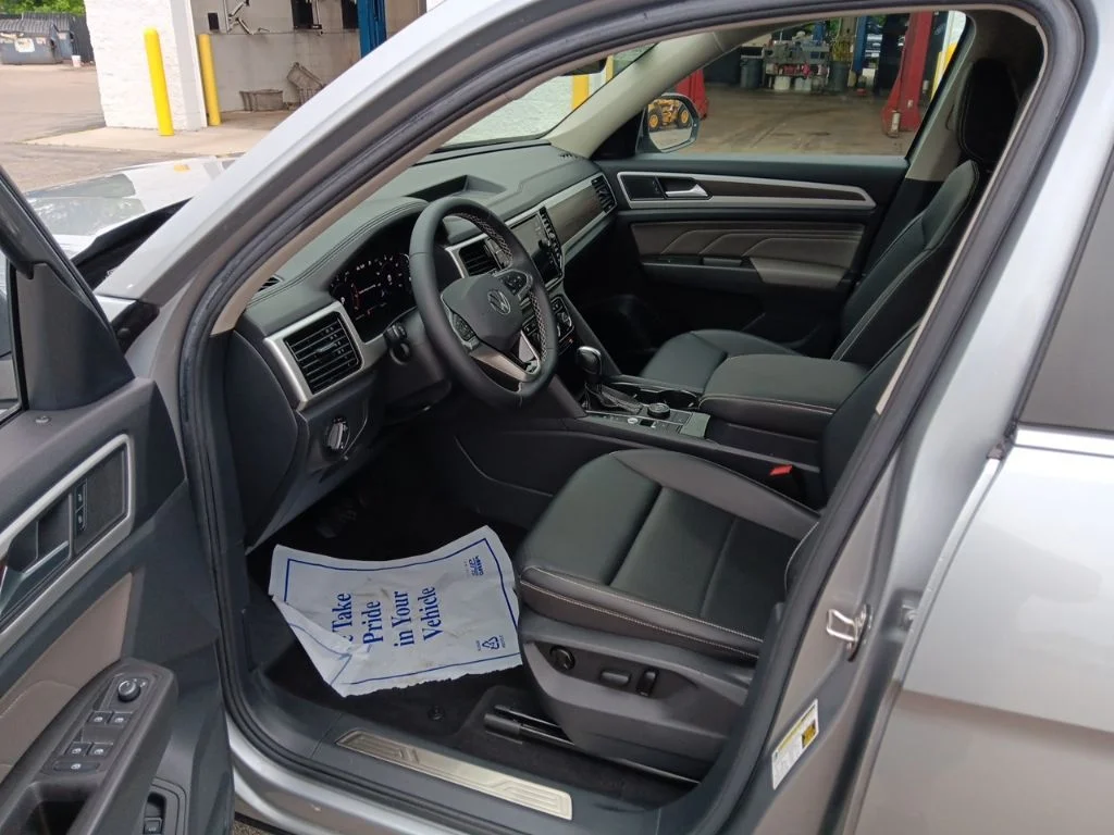 Used 2023 Pyrite Silver Metallic Volkswagen 3.6L V6 SE w/Technology image 13