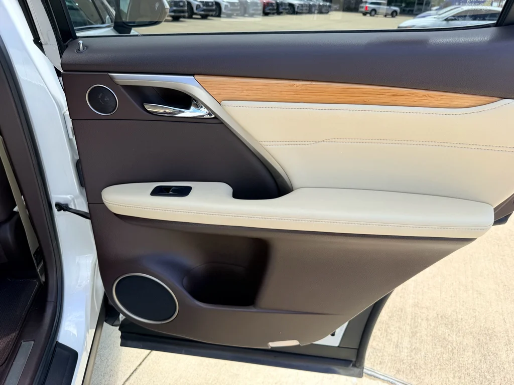 Used 2016 Eminent White Pearl Lexus Base image 25
