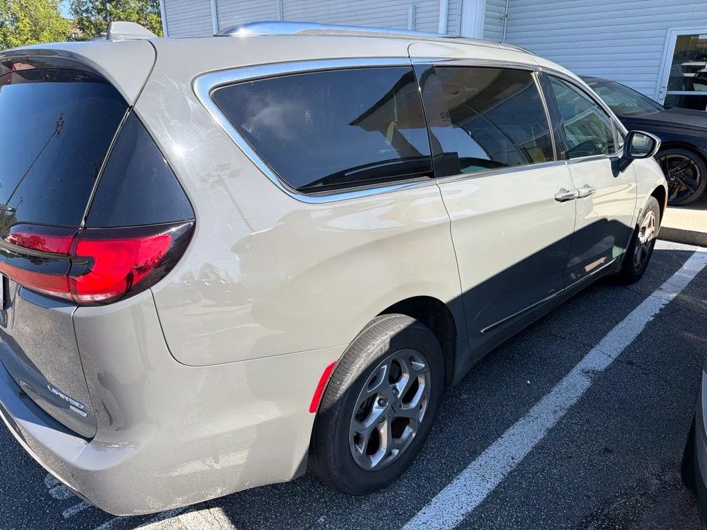 Used 2021 White Chrysler Limited image 6