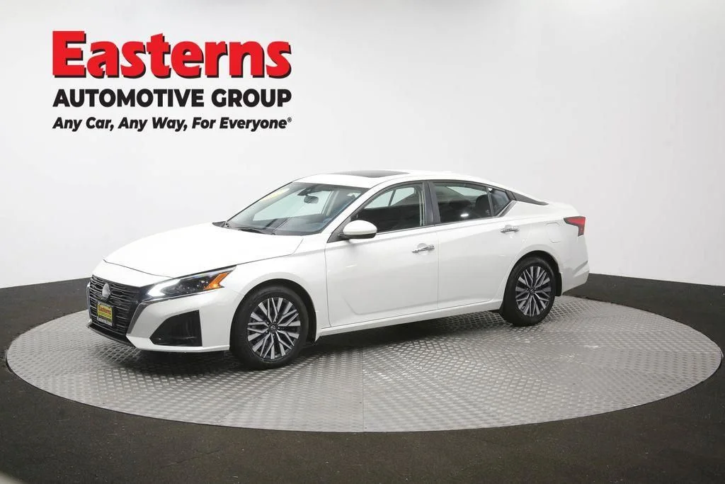 Used 2024 White Nissan 2.5 SV image 60