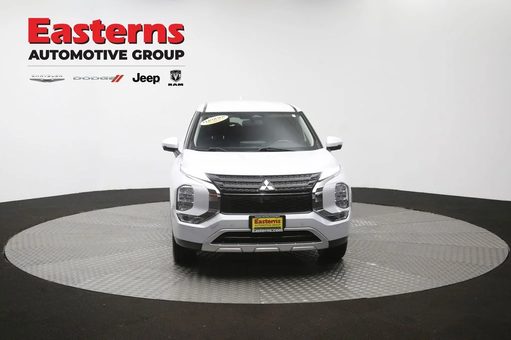 Used 2022 White Mitsubishi SE image 51