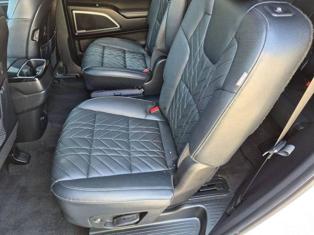 Used 2024 White Kia EX X-Line image 26