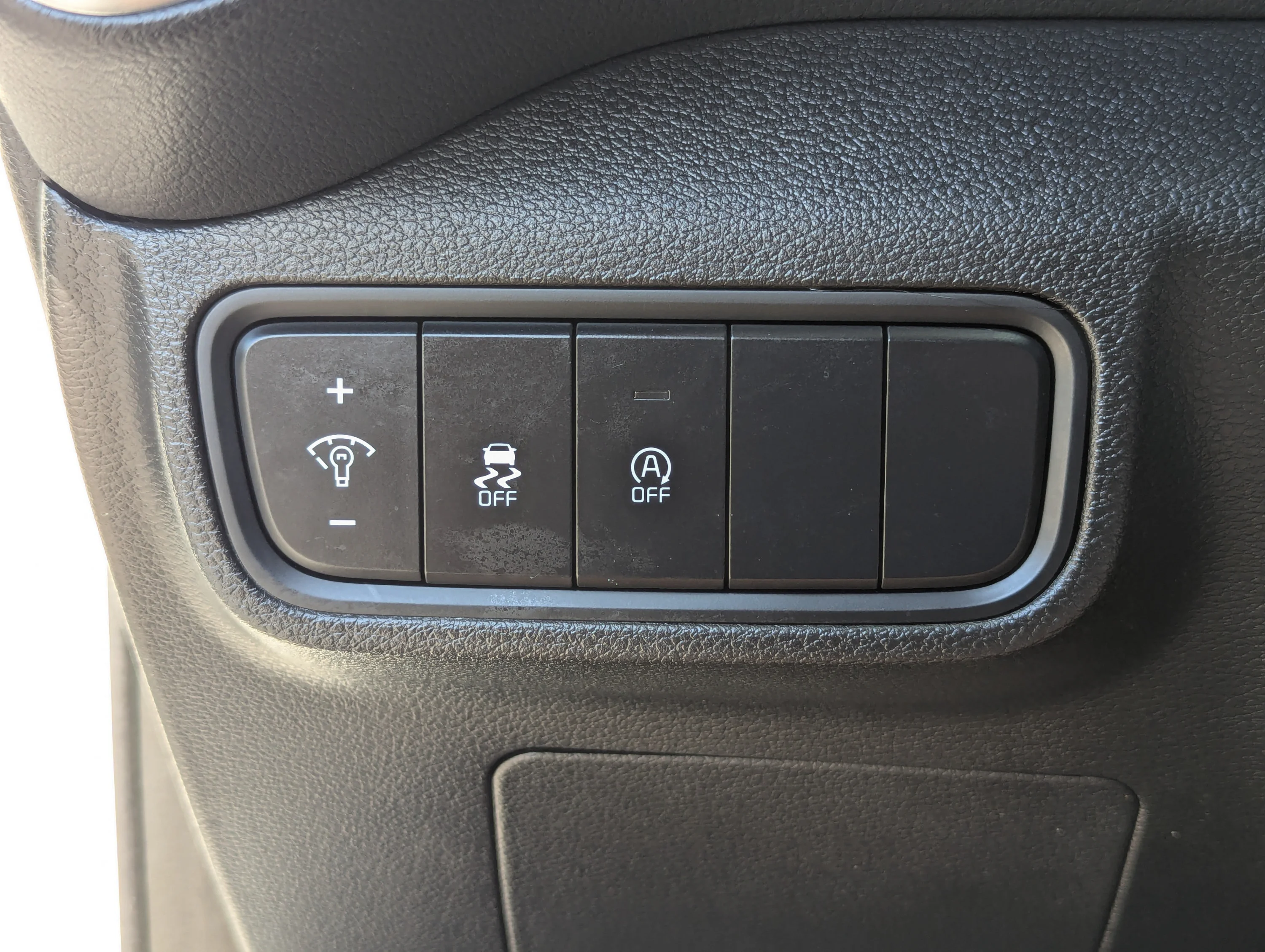 Used 2024 Snow White Pearl Kia LX image 37