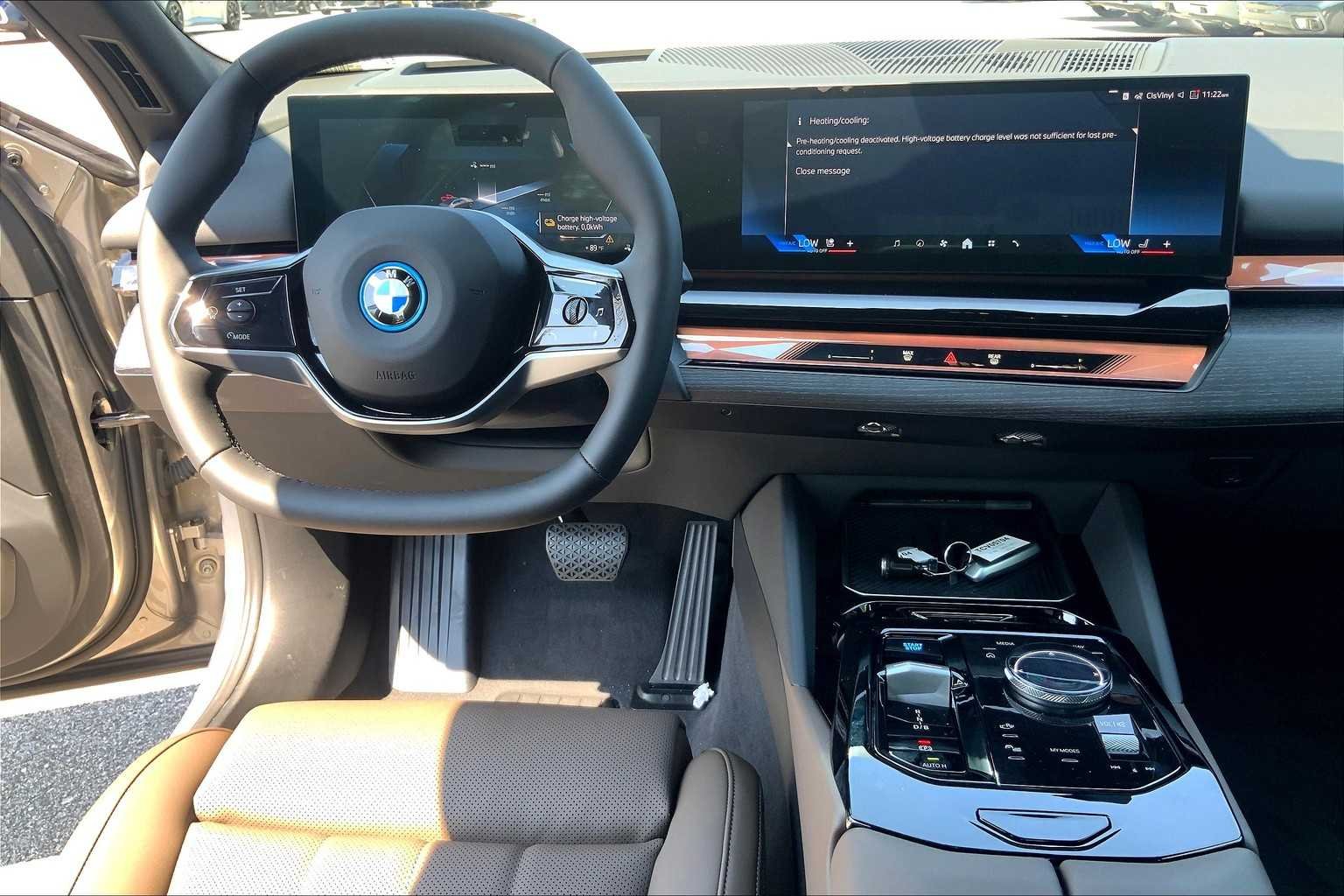 New 2026 Oxide Grey Metallic BMW eDrive40 image 5