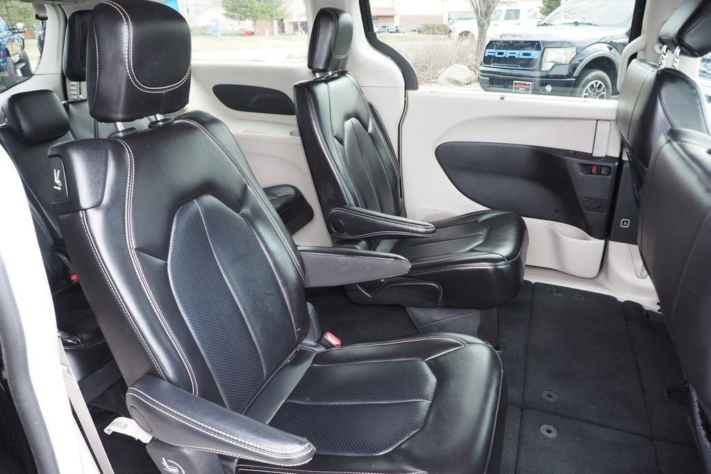Used 2024 Black Chrysler Touring L image 19