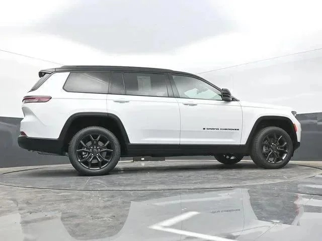 New 2025 Bright White Clear-Coat Exterior Paint Jeep Limited image 50