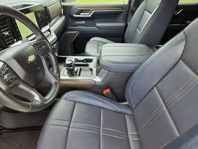 Used 2025 Beige Chevrolet High Country image 27
