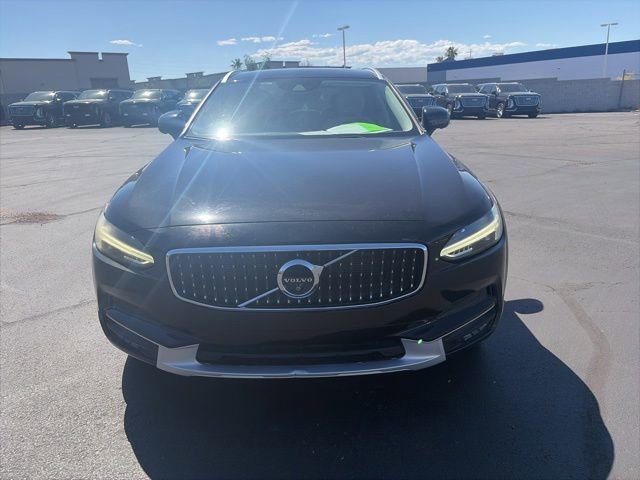 Used 2018  Volvo T6INSCRIPT image 2