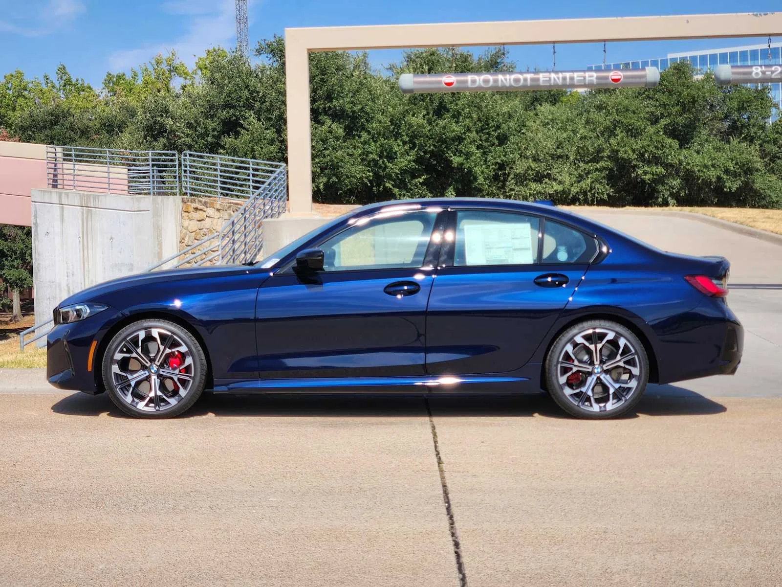 New 2026 Tanzanite Blue II Metallic BMW 330i NA image 2