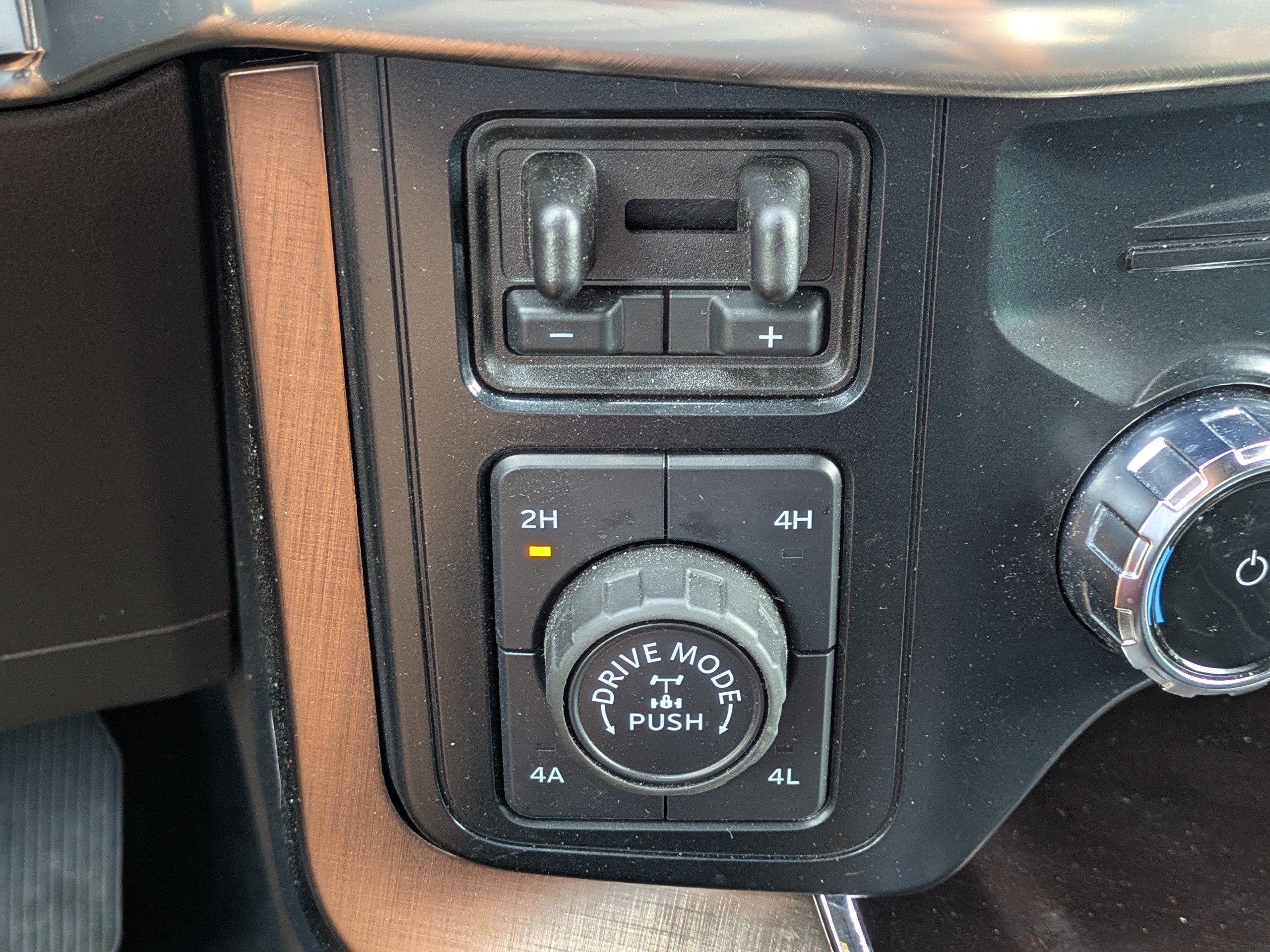 Used 2025  Ford King Ranch image 27