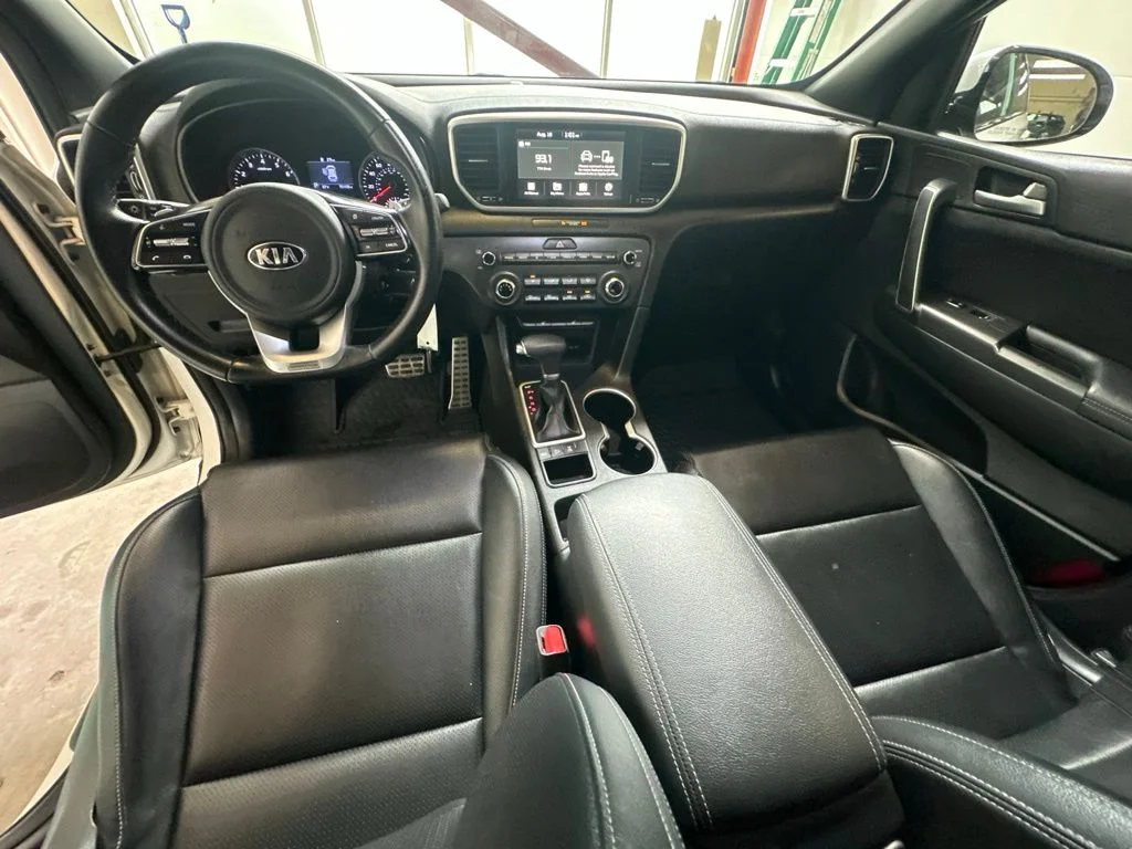 Used 2022 White Kia Nightfall image 24
