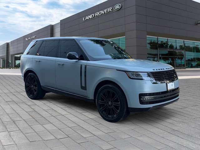 Used 2025 White Land Rover SE image 7