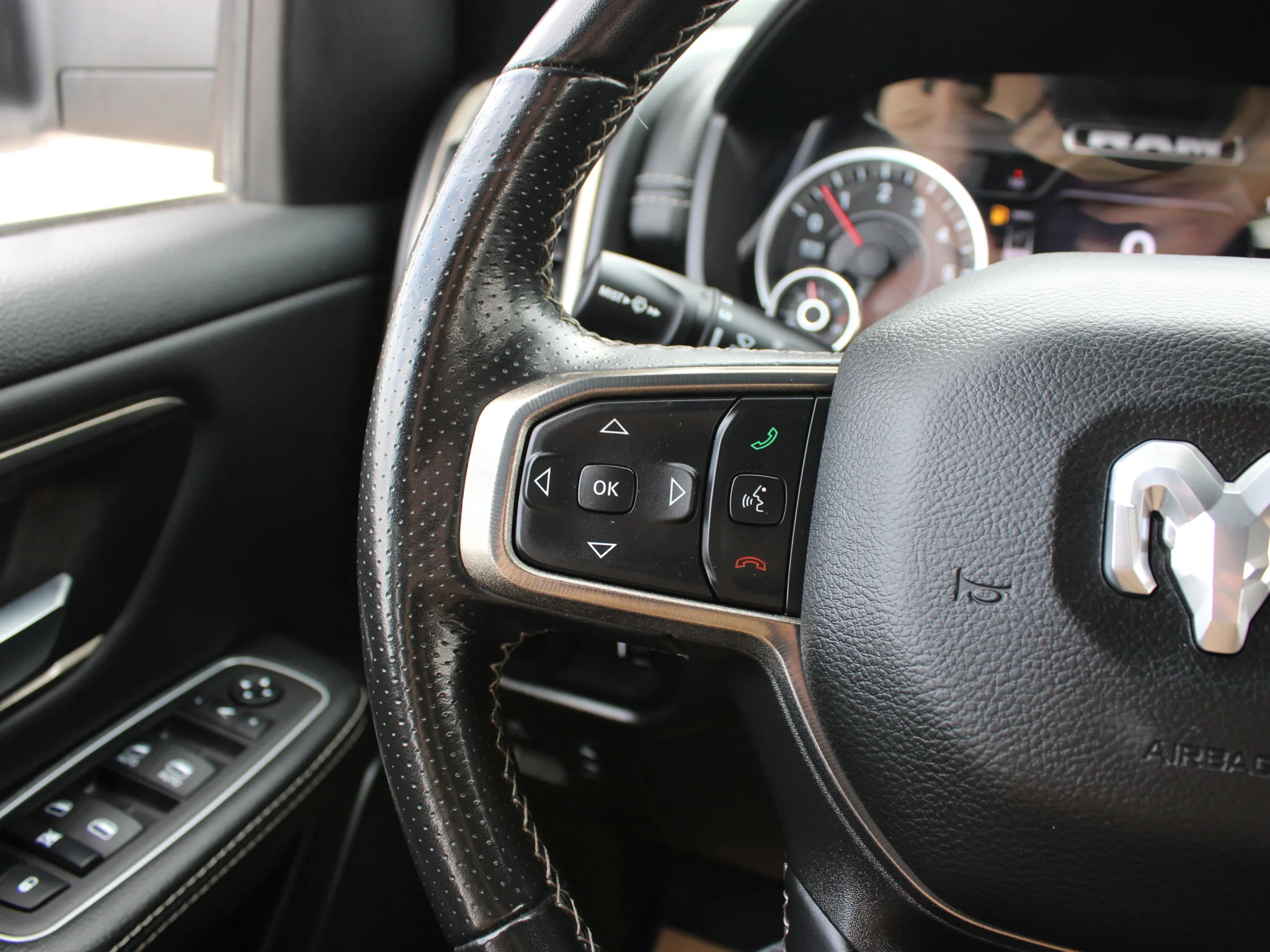 Certified Used 2022 White RAM Sport * HEMI V8 | Cold Air Intake | Heated Seats | Navigation | Bed Utility Group | Apple CarPlay image 23
