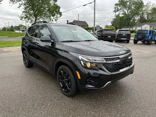 Used 2024 Black Kia X-Line image 11