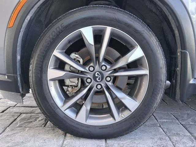 Used 2024 Gray INFINITI LUXE image 24