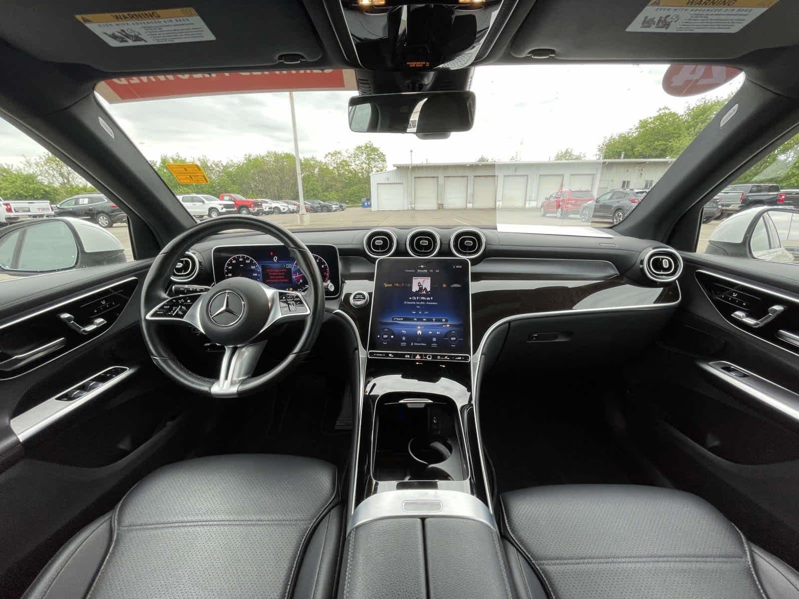 Used 2024 Whi/white Mercedes-Benz GLC 300 image 24